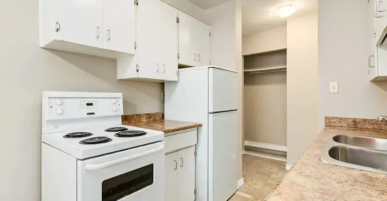 104-10847 112 Street NW, Edmonton, AB, T5H 3H4 - 4