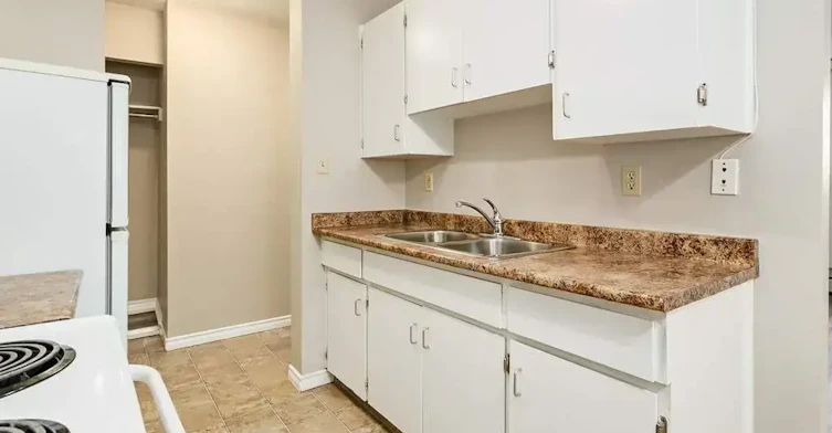 107-10847 112 Street NW, Edmonton, AB, T5H 3H4 - 5