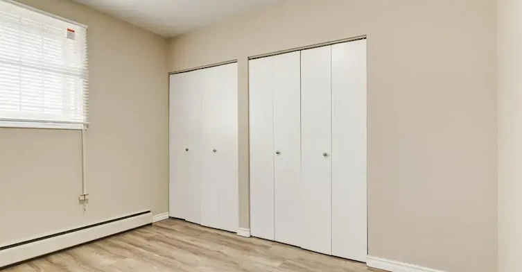 301-10847 112 Street NW, Edmonton, AB, T5H 3H4 - 8