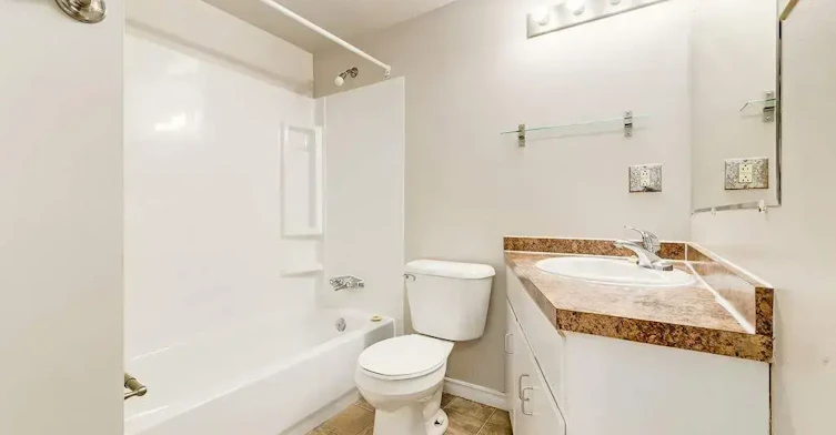 301-10847 112 Street NW, Edmonton, AB, T5H 3H4 - 9