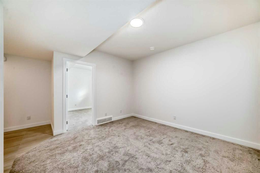 33 Bartlett Way Southeast, Calgary, AB, T3M 2N8 - 11
