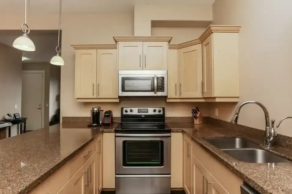 202-10625  Kingsway Northwest, Edmonton, AB, T5H 4K1 - 8