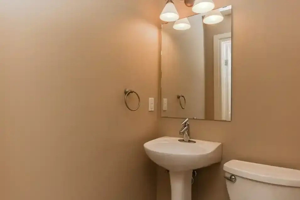 202-10625  Kingsway Northwest, Edmonton, AB, T5H 4K1 - 2