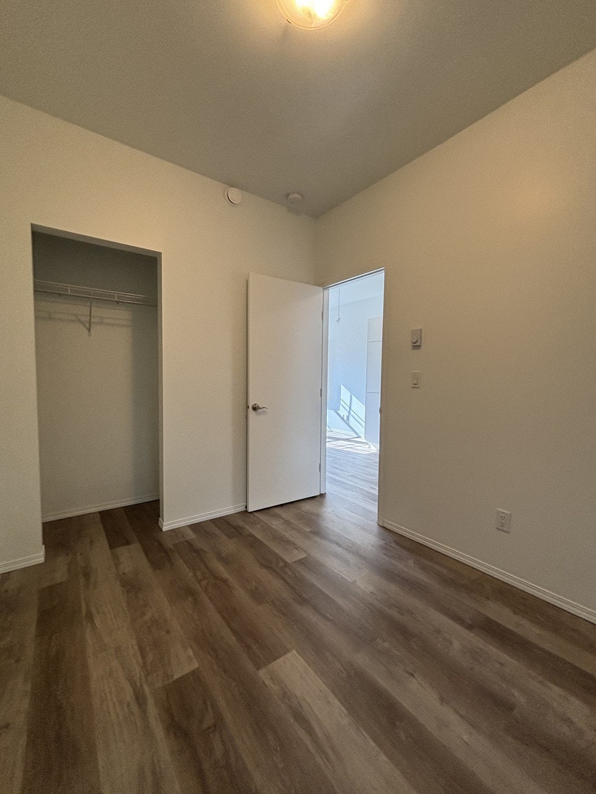 12034 G1-12034 41 Street Northwest, Edmonton, AB, T5W 2M4 - 13