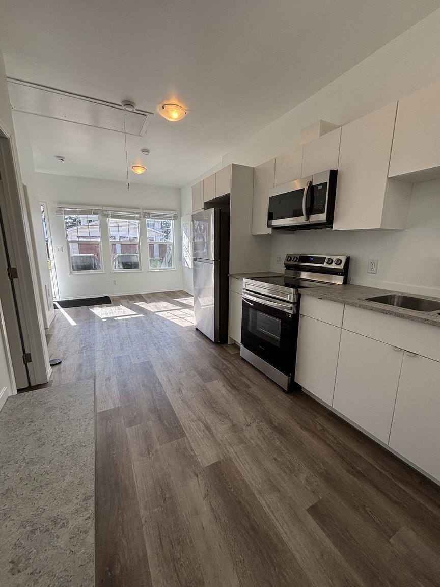 12034 G1-12034 41 Street Northwest, Edmonton, AB, T5W 2M4 - 10