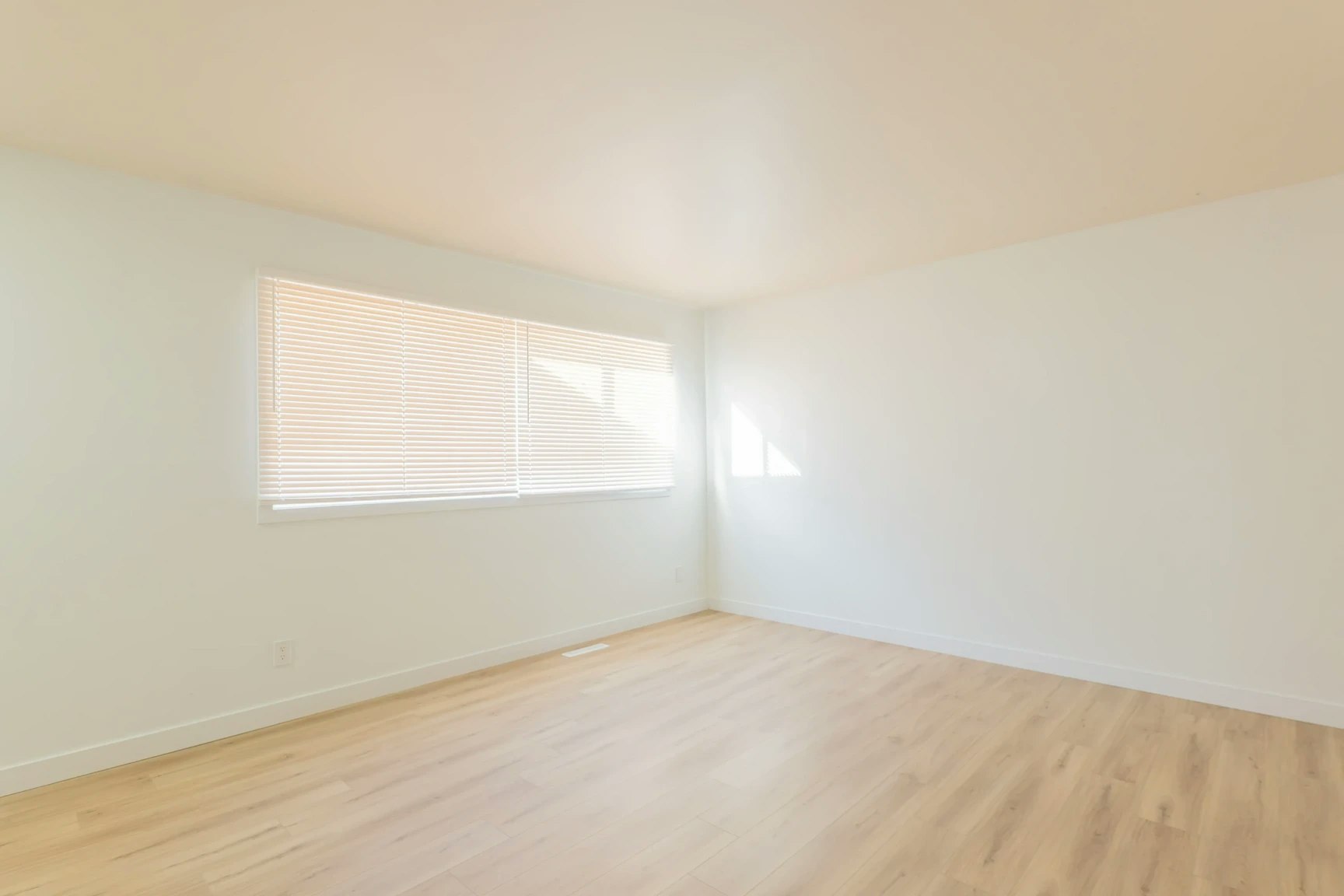 12921-8217 130 Avenue, Edmonton, AB, T5E 0R1 - 4