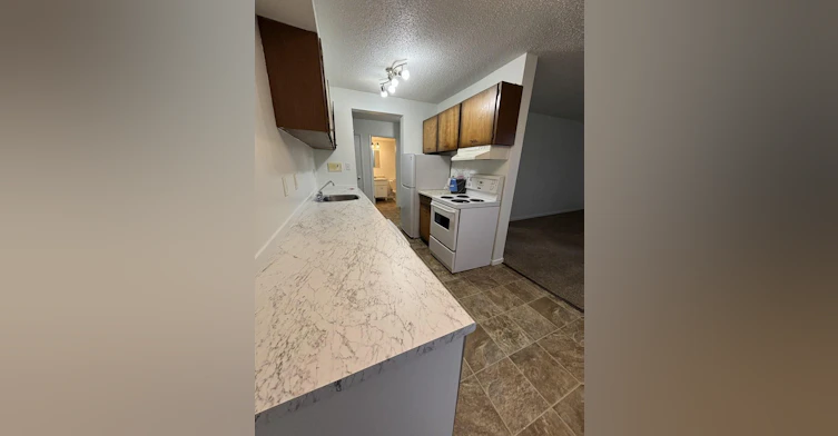 103-3607 118 Avenue Northwest, Edmonton, AB, T5W 0X8 - 4