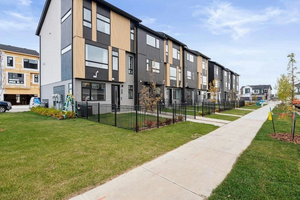 500-165 Element Drive North, St. Albert, AB, T8N 7Z9