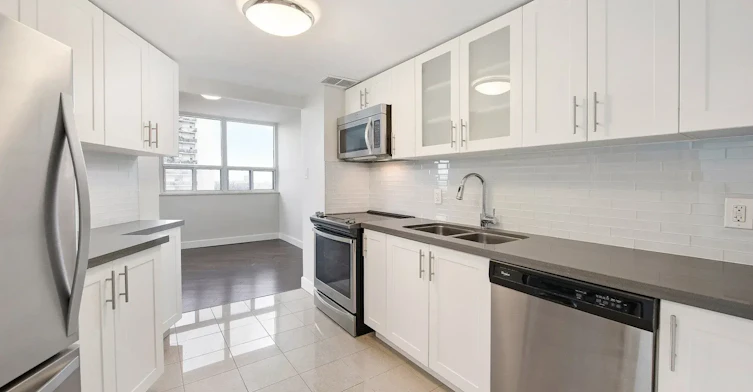 0803-6151 Bathurst Street, Toronto, ON, M2R 1Z4 - 2