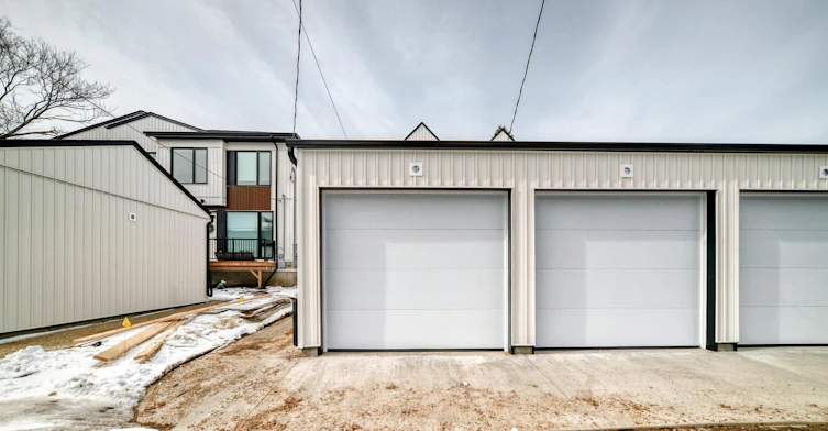 9013 93 Street Northwest, Edmonton, AB, T6C 3T3 - 39