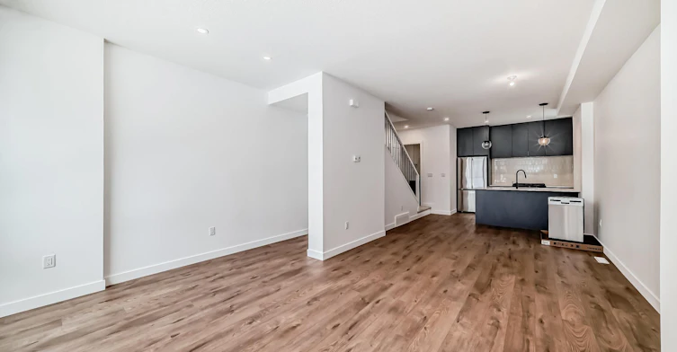 9013 93 Street Northwest, Edmonton, AB, T6C 3T3 - 12