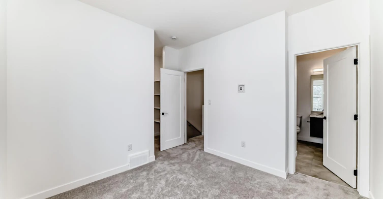 9013 93 Street Northwest, Edmonton, AB, T6C 3T3 - 18