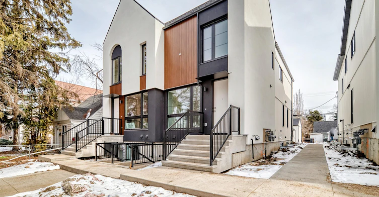 9013 93 Street Northwest, Edmonton, AB, T6C 3T3 - 40