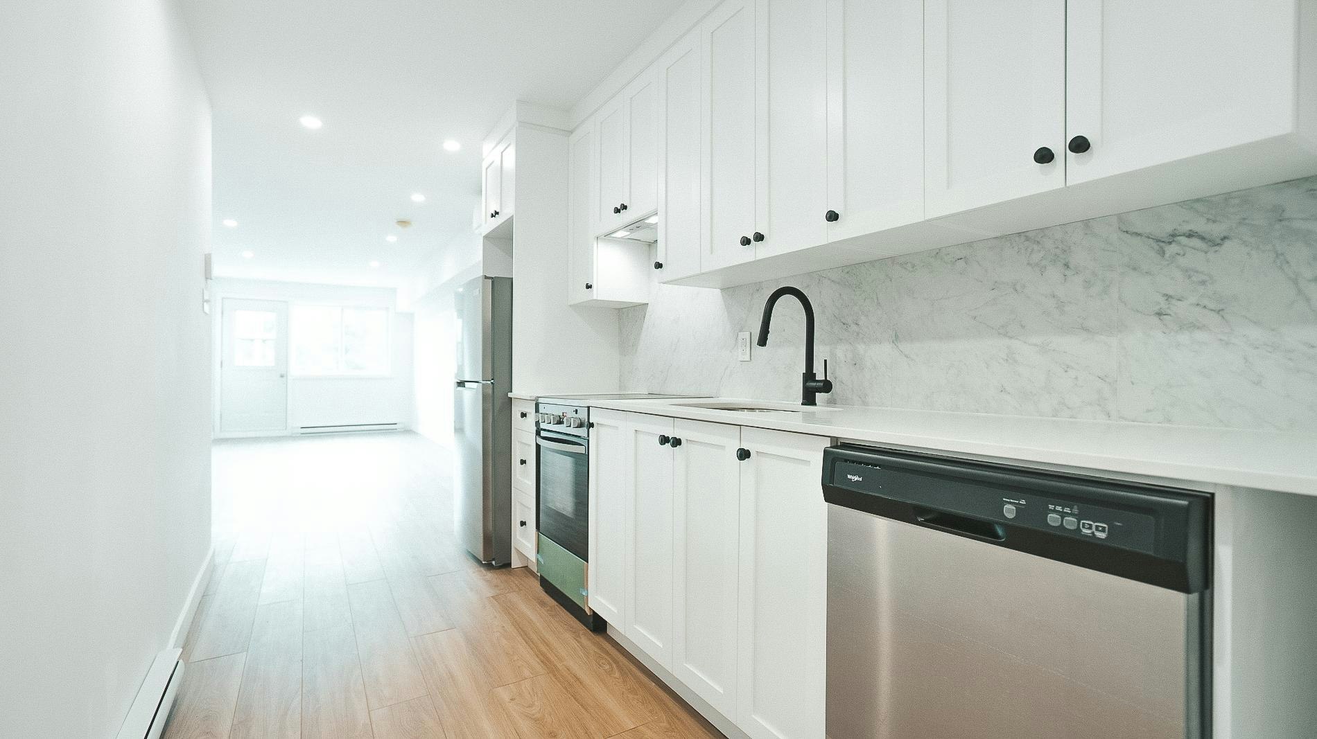 11 - 5205-5205  Avenue, Montréal, QC, H1Y 2Z8 - 5