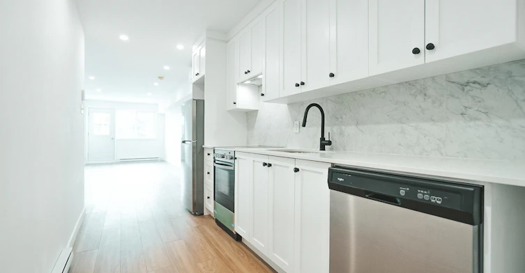 11 - 5205-5205 Avenue, Montréal, QC, H1Y 2Z8 - 5