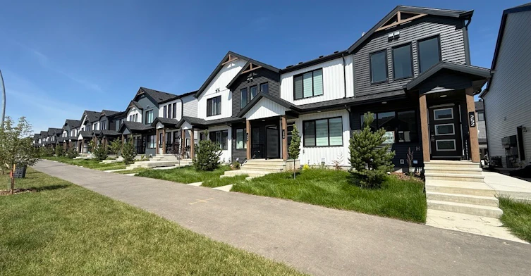 252 Marquis Boulevard NW, Edmonton, AB, T5Y 4K4 - 2