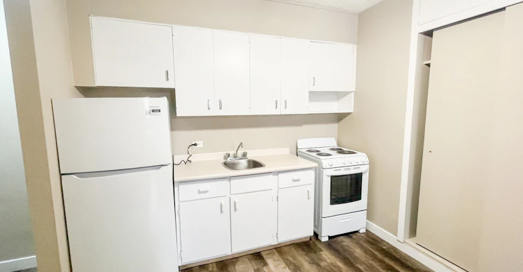 1424 Victoria Avenue, Regina, SK, S4P 0P3 - 11