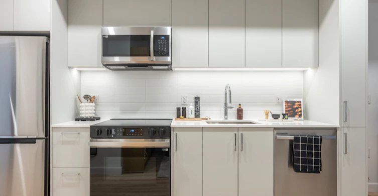 2650 E 41st Avenue, Vancouver, BC, V5R 2W7 - 27
