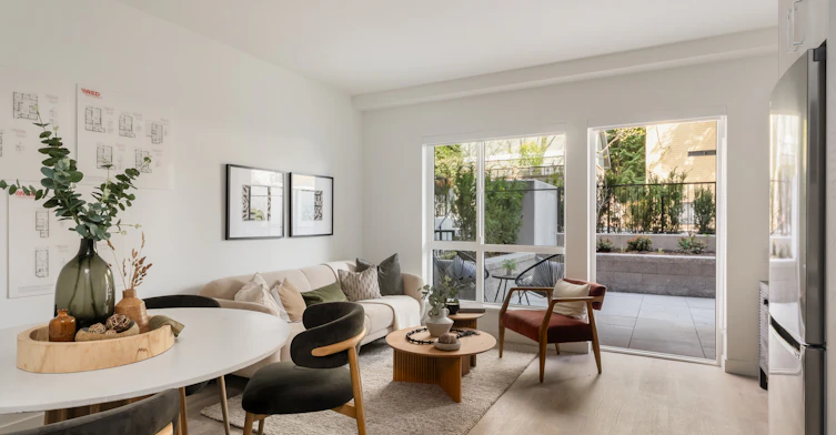 2762 Lonsdale Avenue, North Vancouver, BC, V7N 3J1 - 2