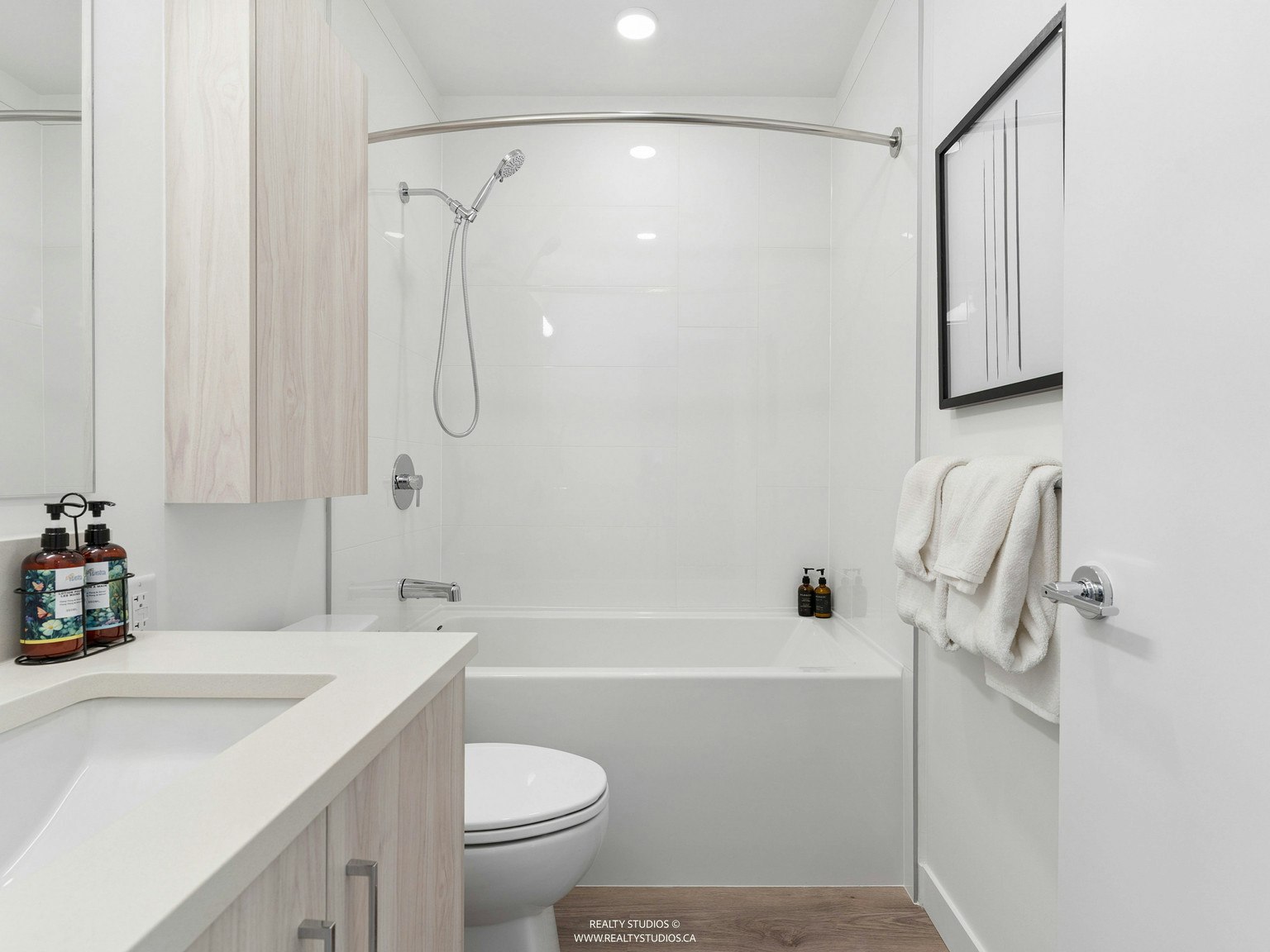 2762 Lonsdale Avenue, North Vancouver, BC, V7N 3J1 - 8