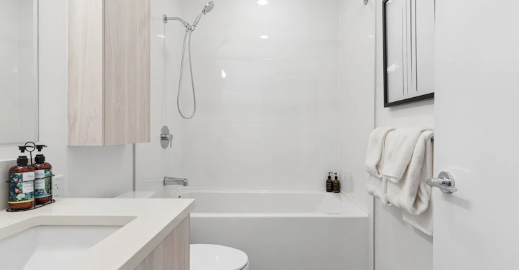 2762 Lonsdale Avenue, North Vancouver, BC, V7N 3J1 - 8