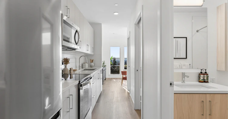 2762 Lonsdale Avenue, North Vancouver, BC, V7N 3J1 - 11