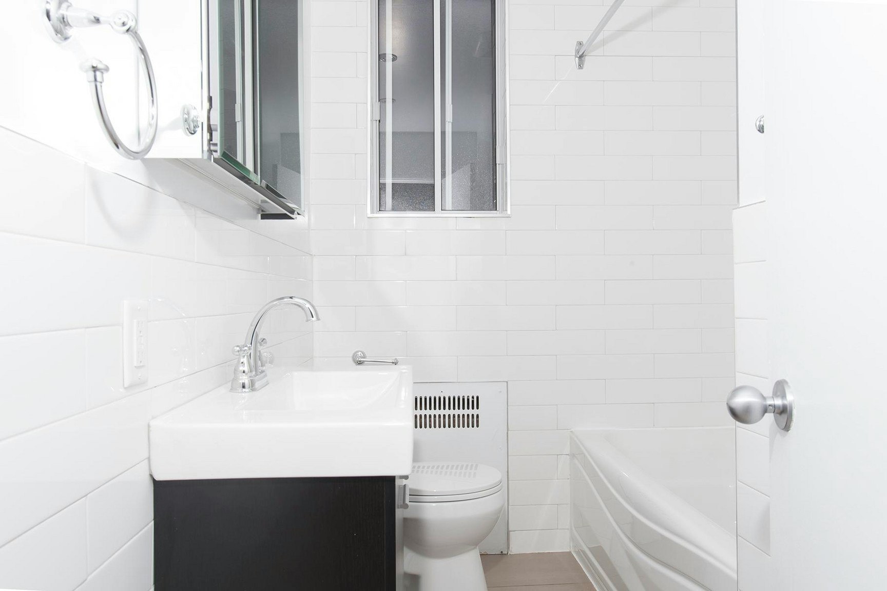 5600 Decelles Avenue, Montréal, QC, H3T 1W5 - 5