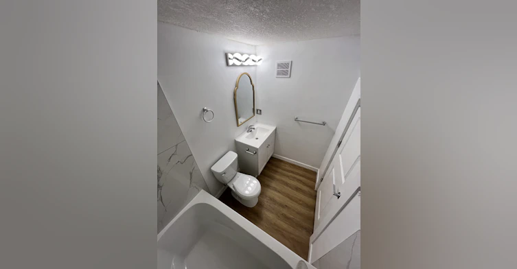 10644 113 Street, Edmonton, AB, T5H 3H6 - 5