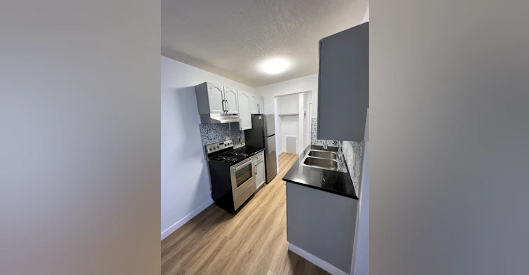 10644 113 Street, Edmonton, AB, T5H 3H6 - 6