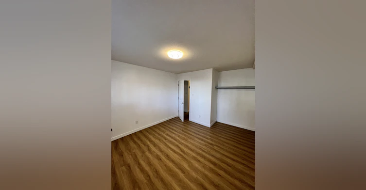 10644 113 Street, Edmonton, AB, T5H 3H6 - 7