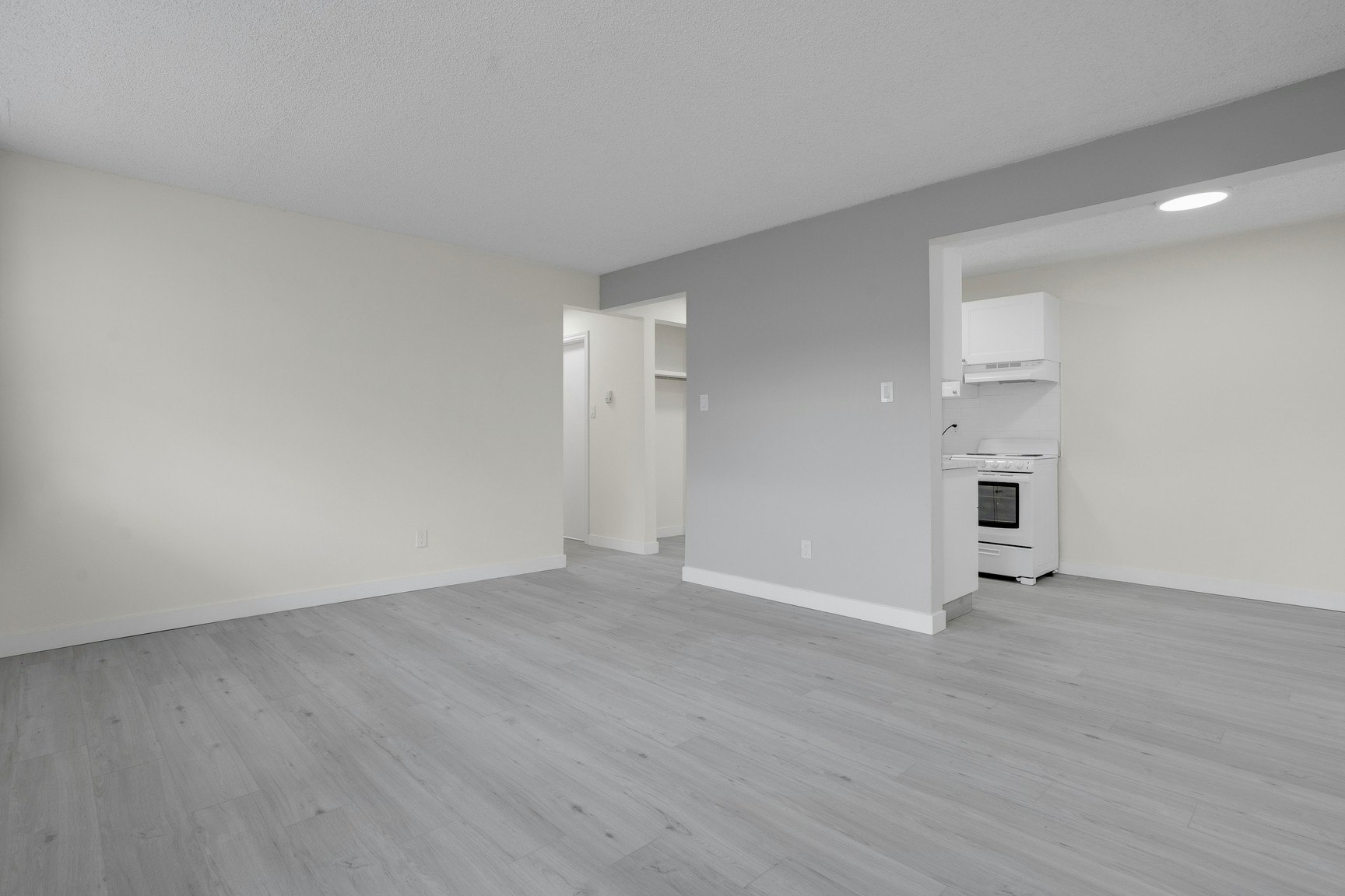 10644 113 Street, Edmonton, AB, T5H 3H6 - 8