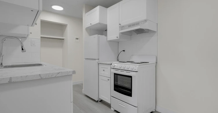 10644 113 Street, Edmonton, AB, T5H 3H6 - 5