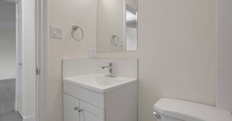 10644 113 Street, Edmonton, AB, T5H 3H6 - 18