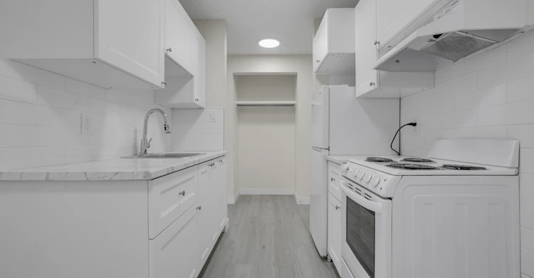 10644 113 Street, Edmonton, AB, T5H 3H6 - 3