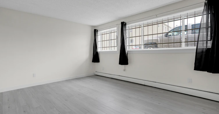 10644 113 Street, Edmonton, AB, T5H 3H6 - 6