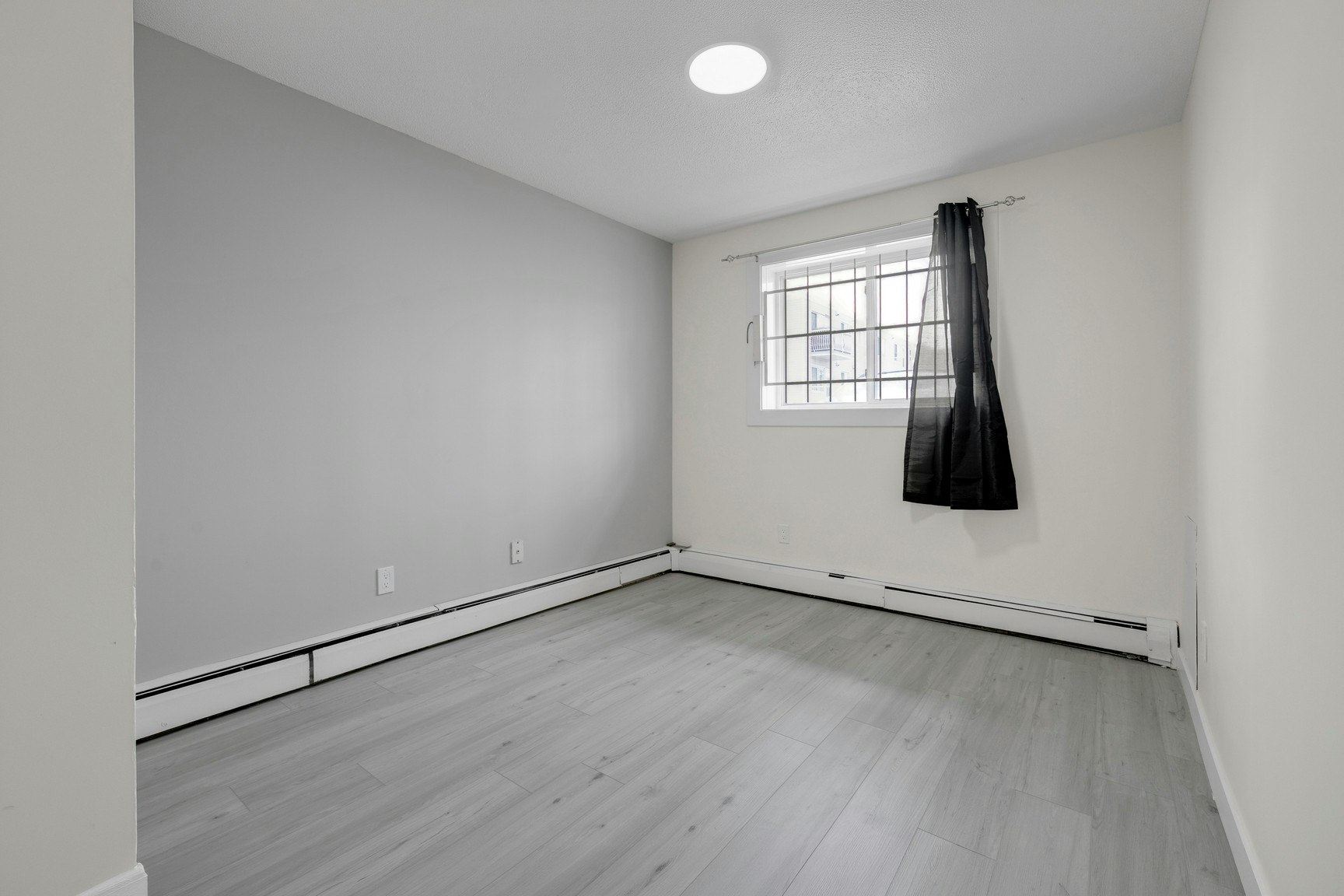 10644 113 Street, Edmonton, AB, T5H 3H6 - 11