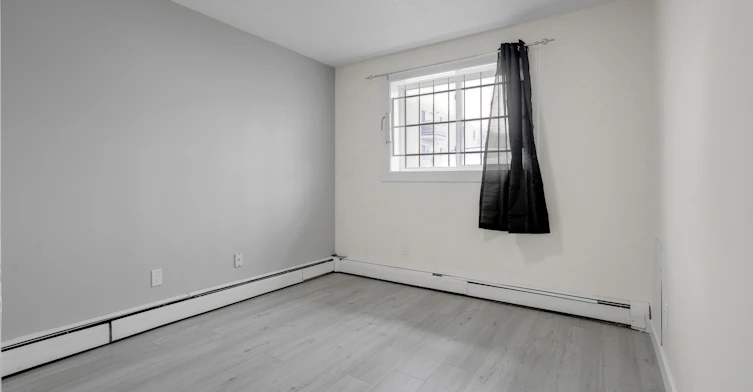 10644 113 Street, Edmonton, AB, T5H 3H6 - 11