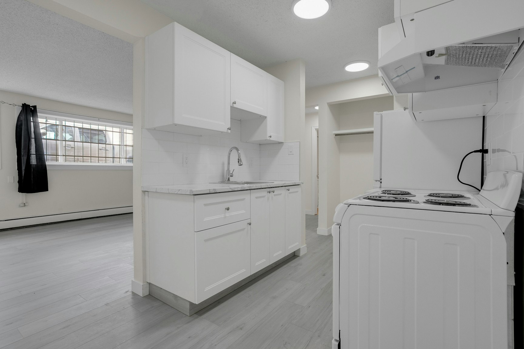 10644 113 Street, Edmonton, AB, T5H 3H6 - 4