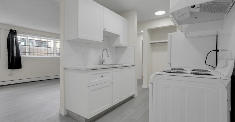 10644 113 Street, Edmonton, AB, T5H 3H6 - 4