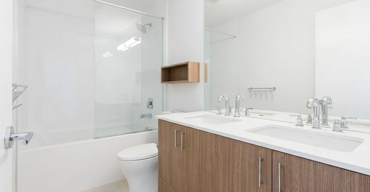 6283 Kingsway, Burnaby, BC, V5J 0H3 - 9