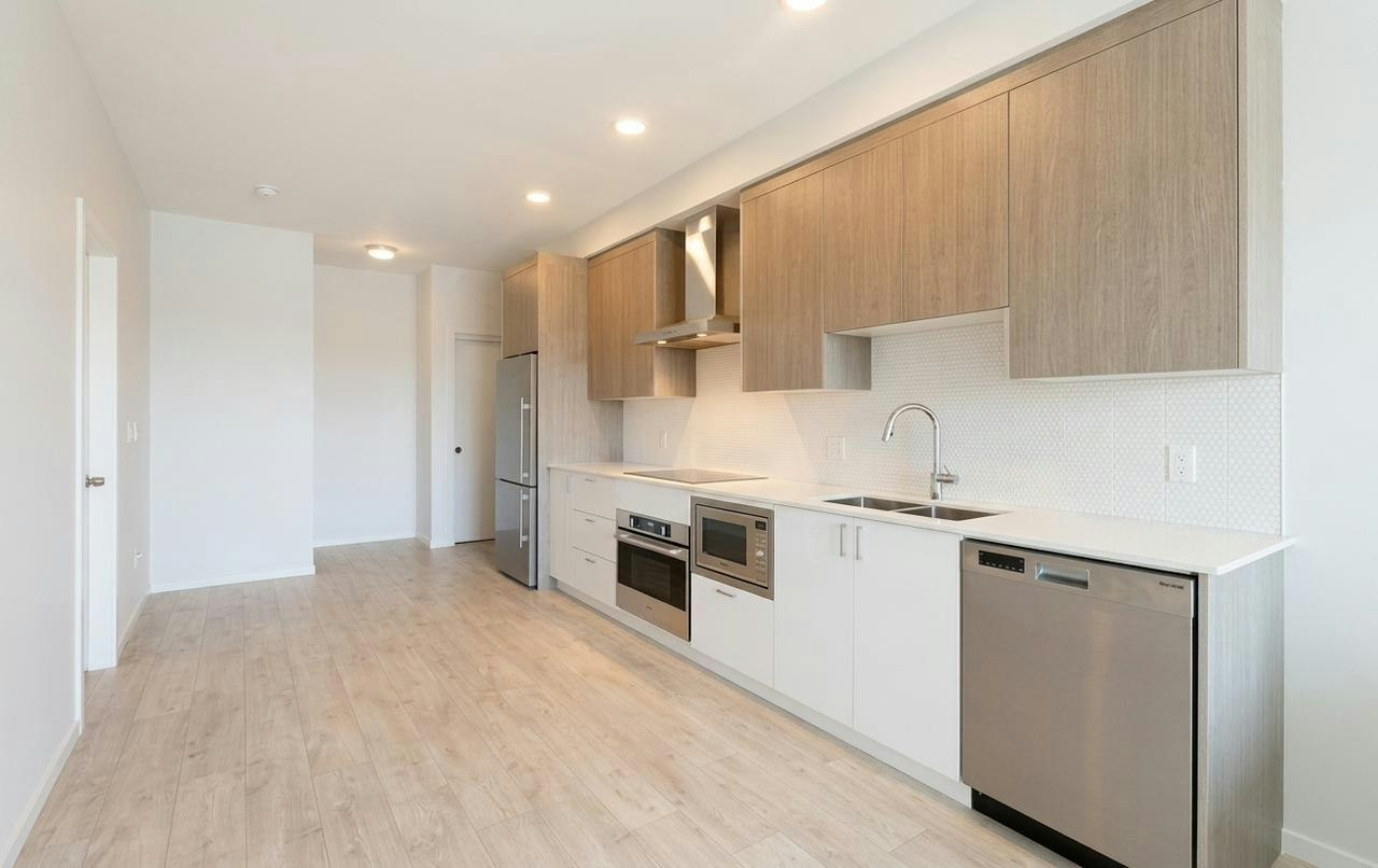 6283 Kingsway, Burnaby, BC, V5J 0H3 - 11