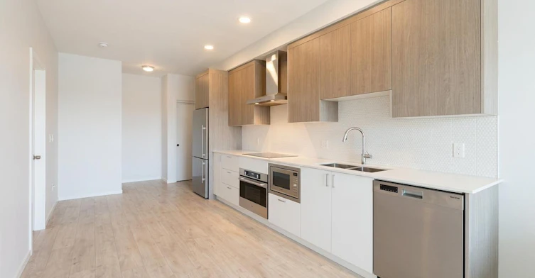 6283 Kingsway, Burnaby, BC, V5J 0H3 - 11