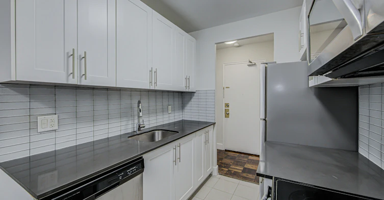 1200-100-1200 Kingston Road, Toronto, ON, M1N 1N9 - 3