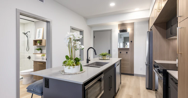 204-9999 Elbow Drive Southwest, Calgary, AB, T2W 1E6 - 2