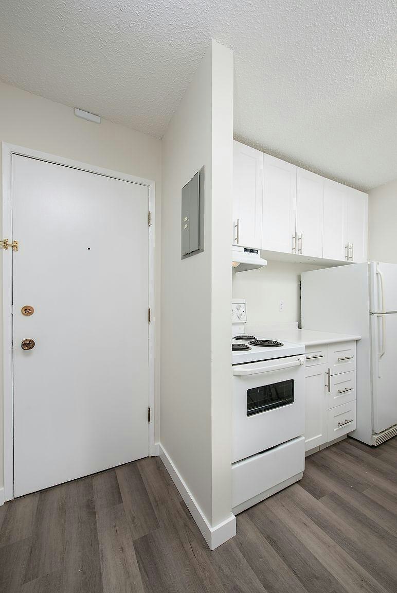 7607 172 Street Northwest, Edmonton, AB, T5T 2P8 - 2