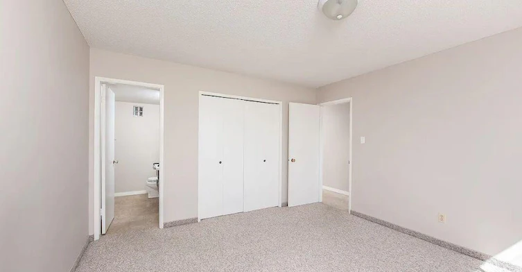 3815 107 Street Northwest, Edmonton, AB, T6J 2L4 - 9