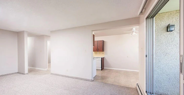 3815 107 Street Northwest, Edmonton, AB, T6J 2L4 - 6