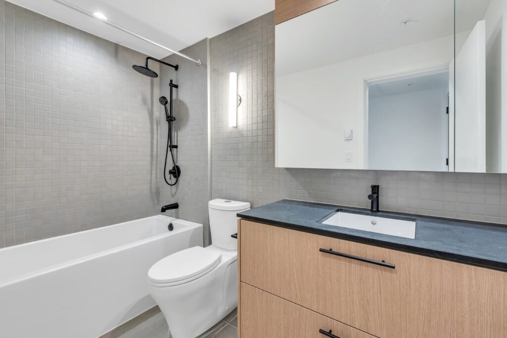609-38012 3rd Avenue, Squamish, BC - 12