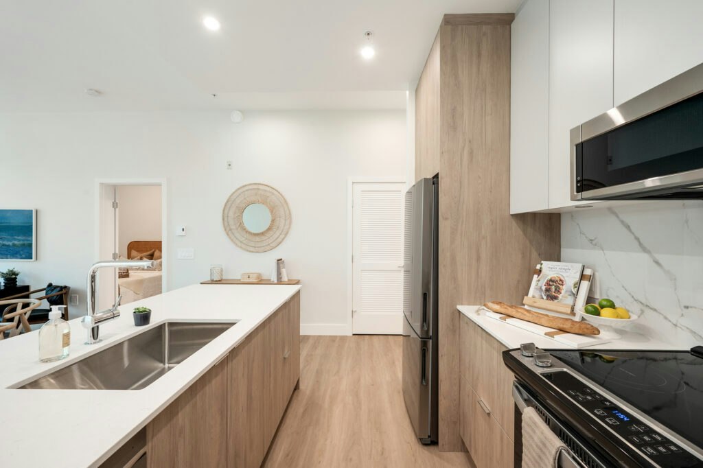 102A-3914 Shelbourne Street, Saanich, BC, V8P 4J1 - 2