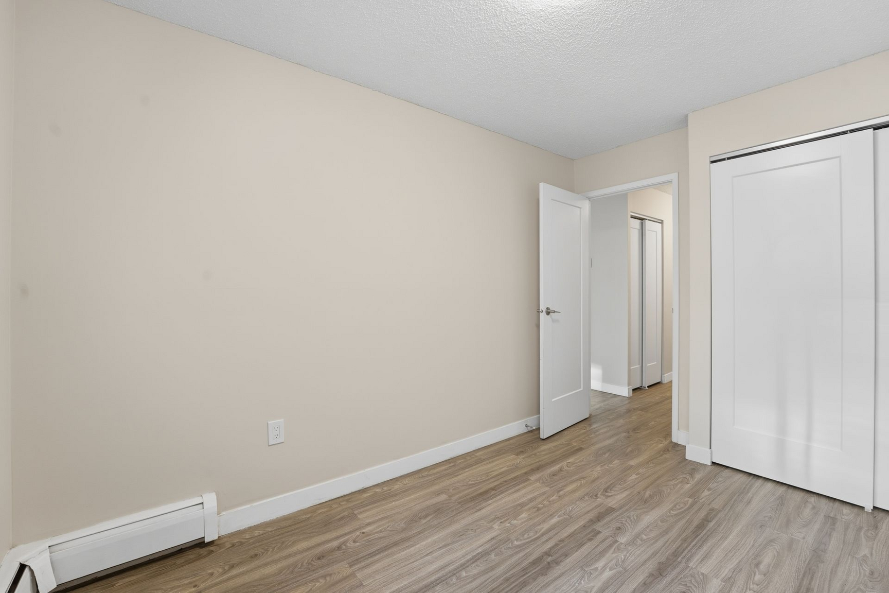605 13 Avenue Southwest, Calgary, AB, T2R 0K6 - 32